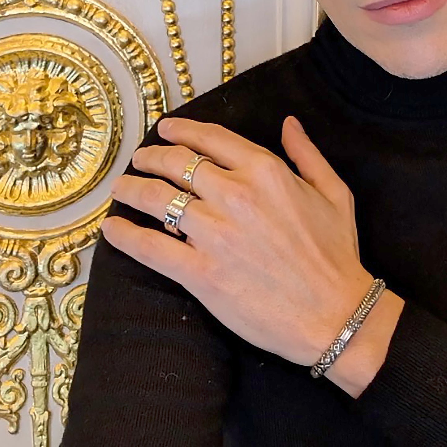 Gryffon, Bracelet