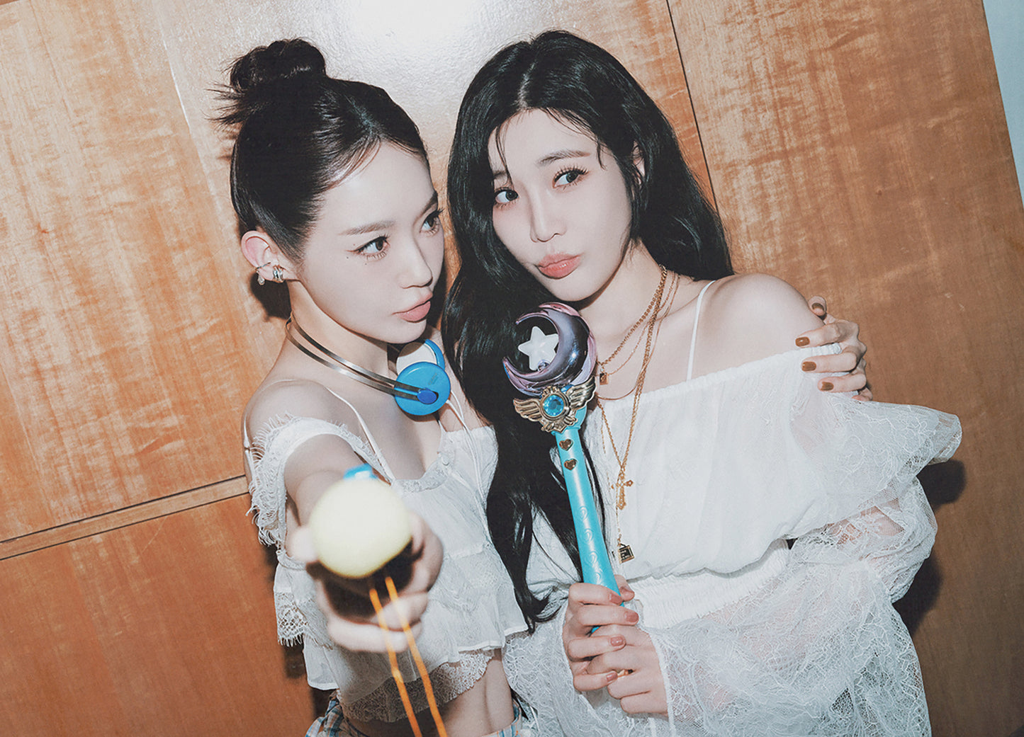Davichi Lee Haeri with Alice & Rue De Paris