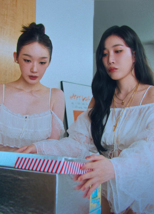 Davichi Lee Haeri with Alice & Rue De Paris